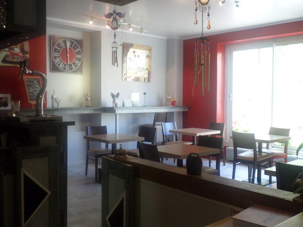 Logis Hotel Restaurant Les Carillons Cransac Exterior foto